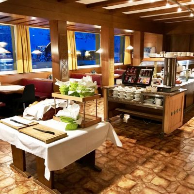 basekamp-mountain-budget-hotel-katschberg-zimmer-fruehstueck2.jpg